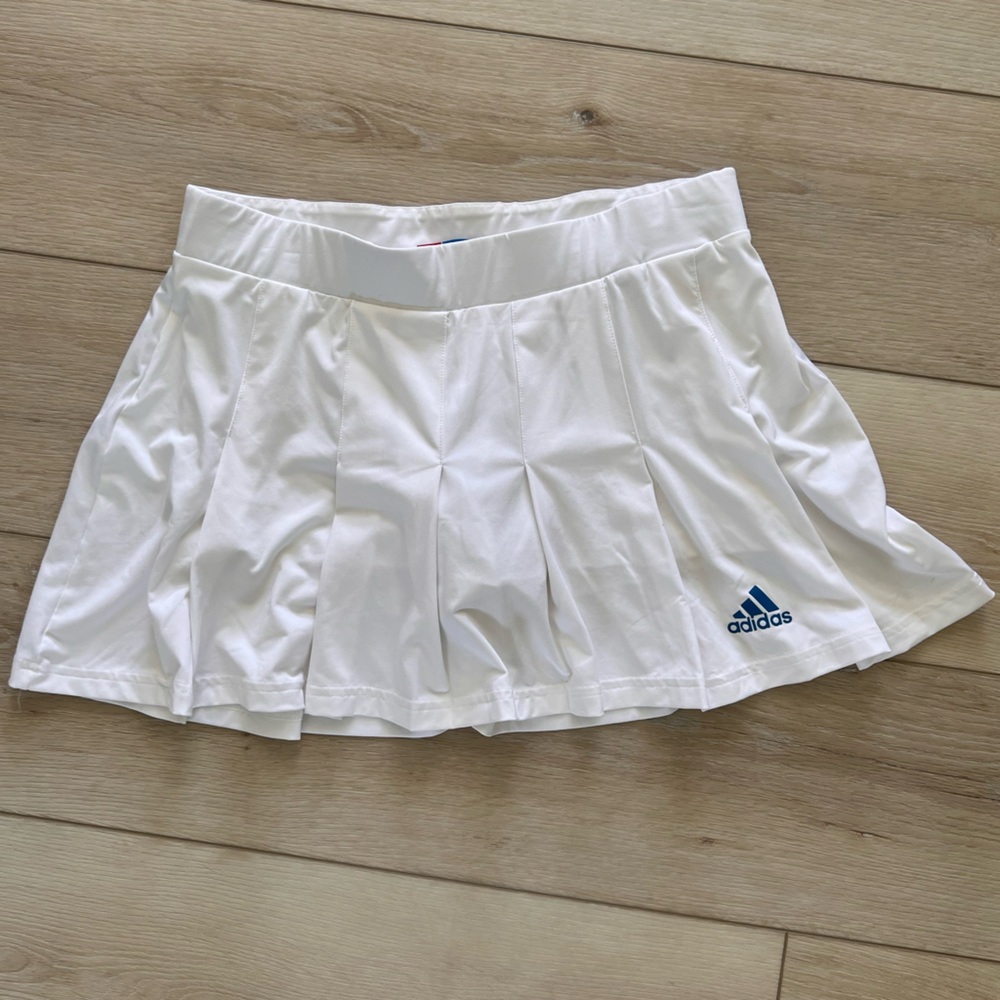 Adidas women’s tennis skirt M